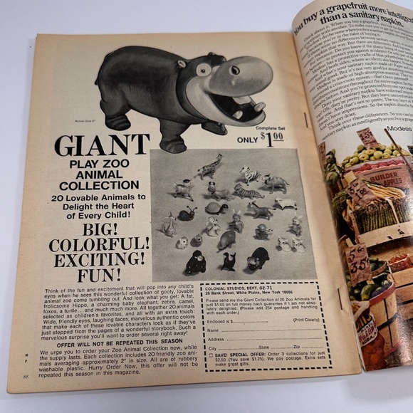 Vintage 1969 Motion Picture Magazine — Jackie O, Johnny Cash, Hollywood Gossip! - Picture 10 of 11